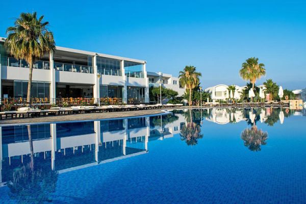 Theo Sunset Bay Hotel