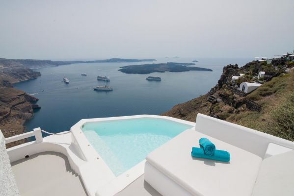 AQUA LUXURY SUITES