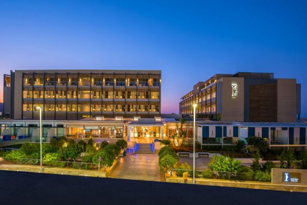 I RESORT BEACH HOTEL & SPA