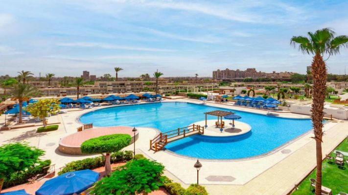 Pyramids Park Resort Cairo или подобен